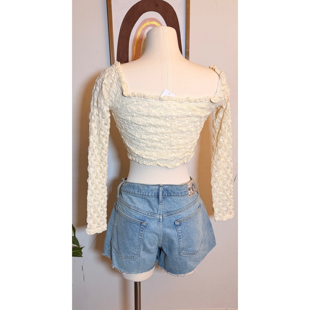 Privy Crop Top Womens Size Medium Cream Lace Long Sleeve Ruched Ruffle PT40764N - Picture 3 of 8